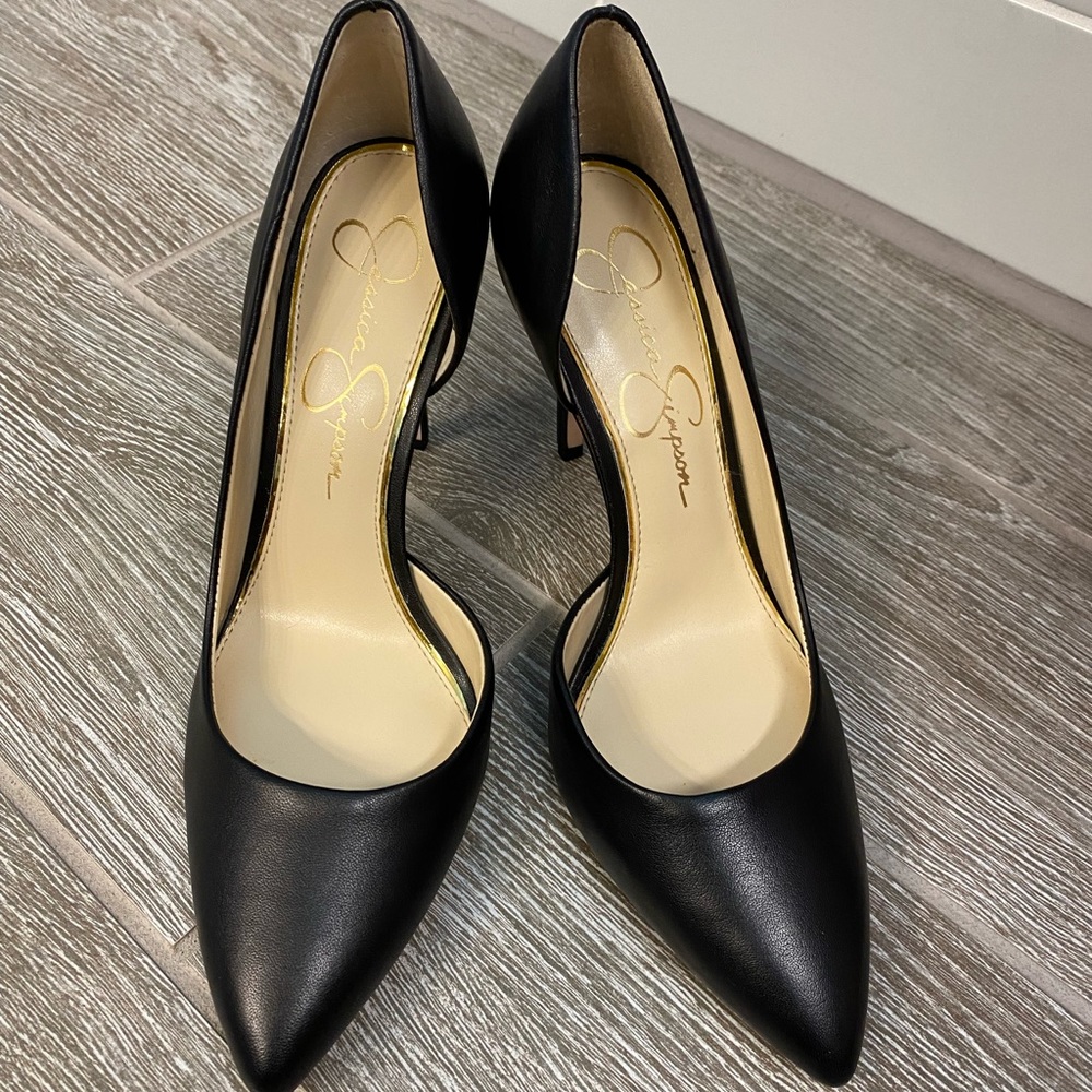 Jessica Simpson pointed toe heel